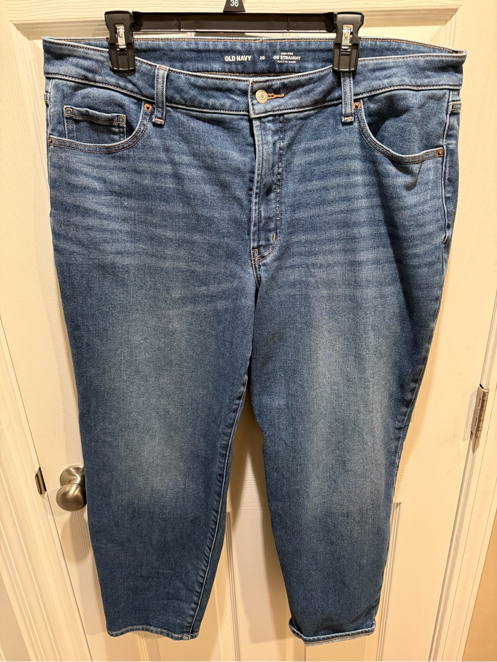 Old Navy Straight-Leg Women’s Jeans in Medium Blue